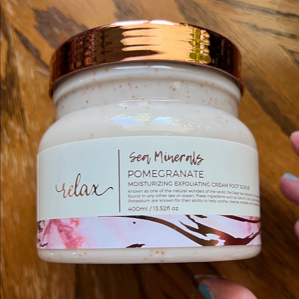 Sea Minerals Pomegranate Moisturizing Exfoliating Cream Foot Scrub. 13.52 oz.